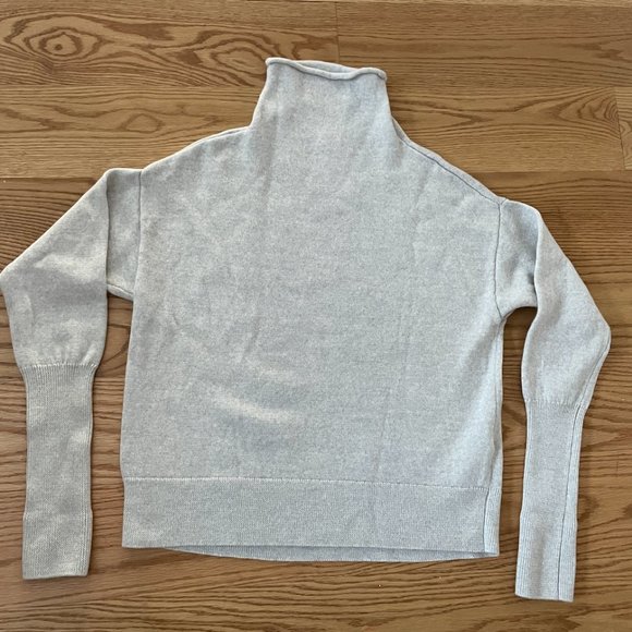 Wilfred Augustine Turtleneck Sweater - Picture 3 of 7